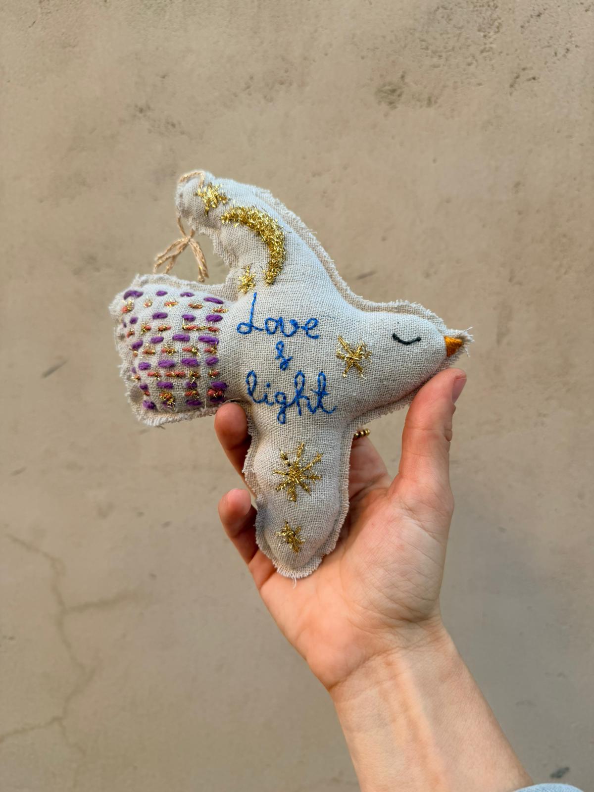 Embroidered Dove 095