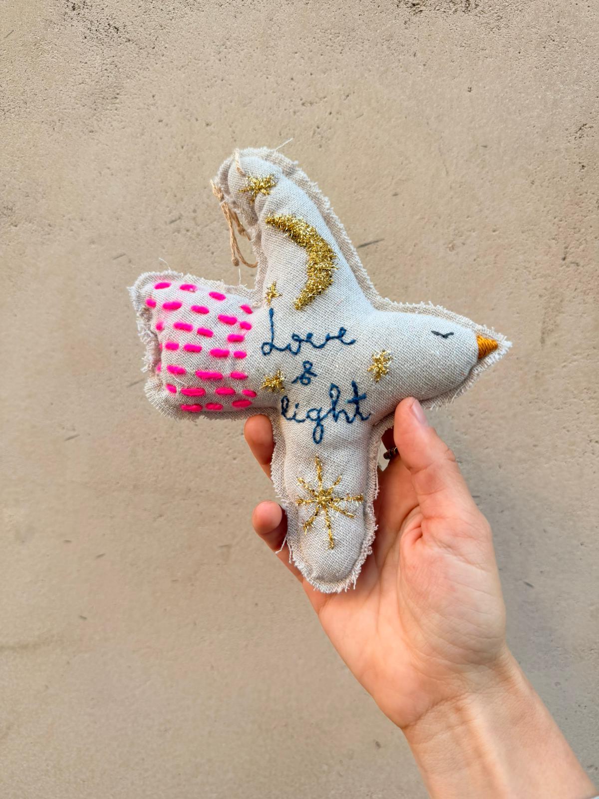 Embroidered Dove 094