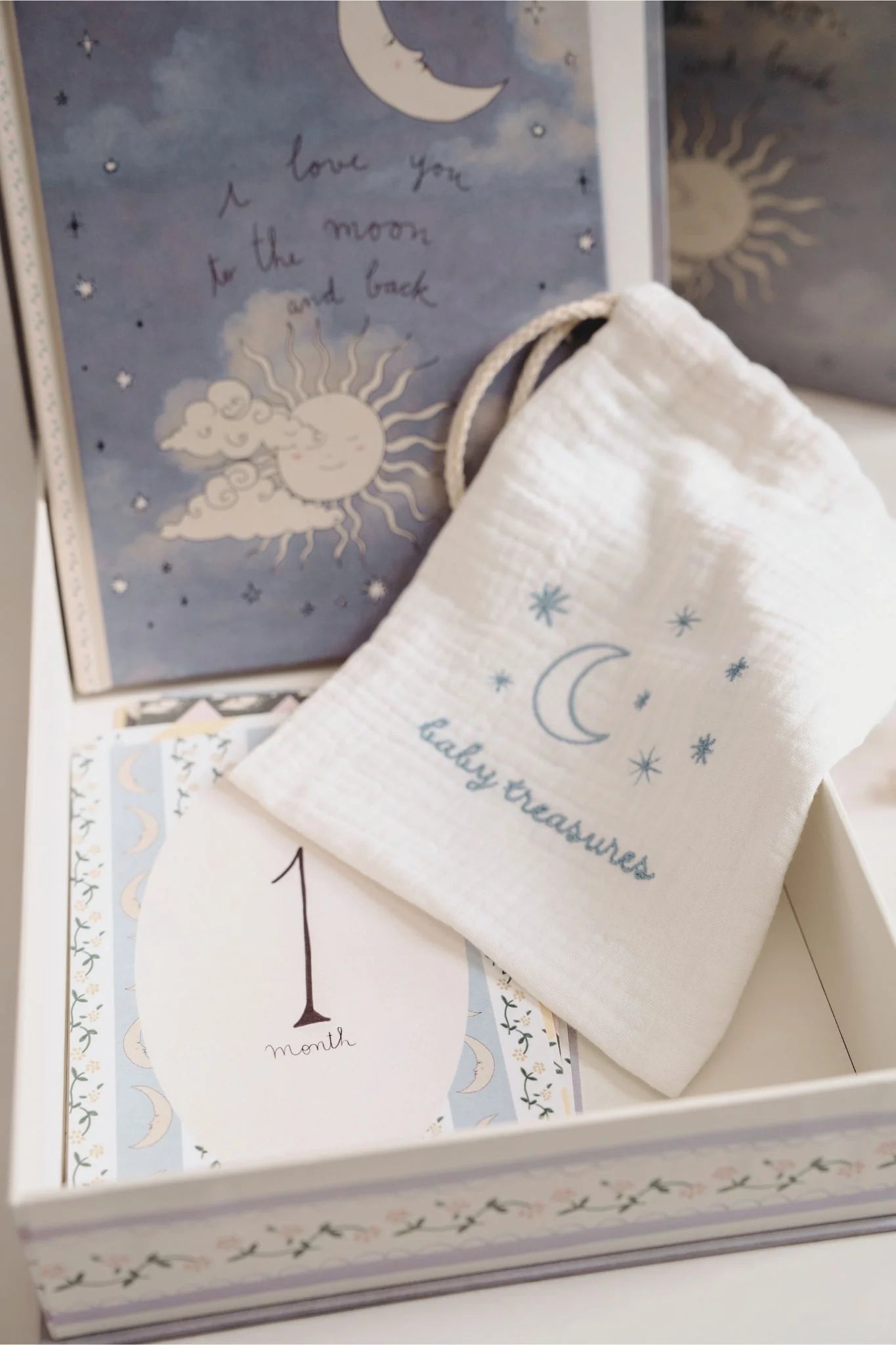 Hello Baby Box- English Edition