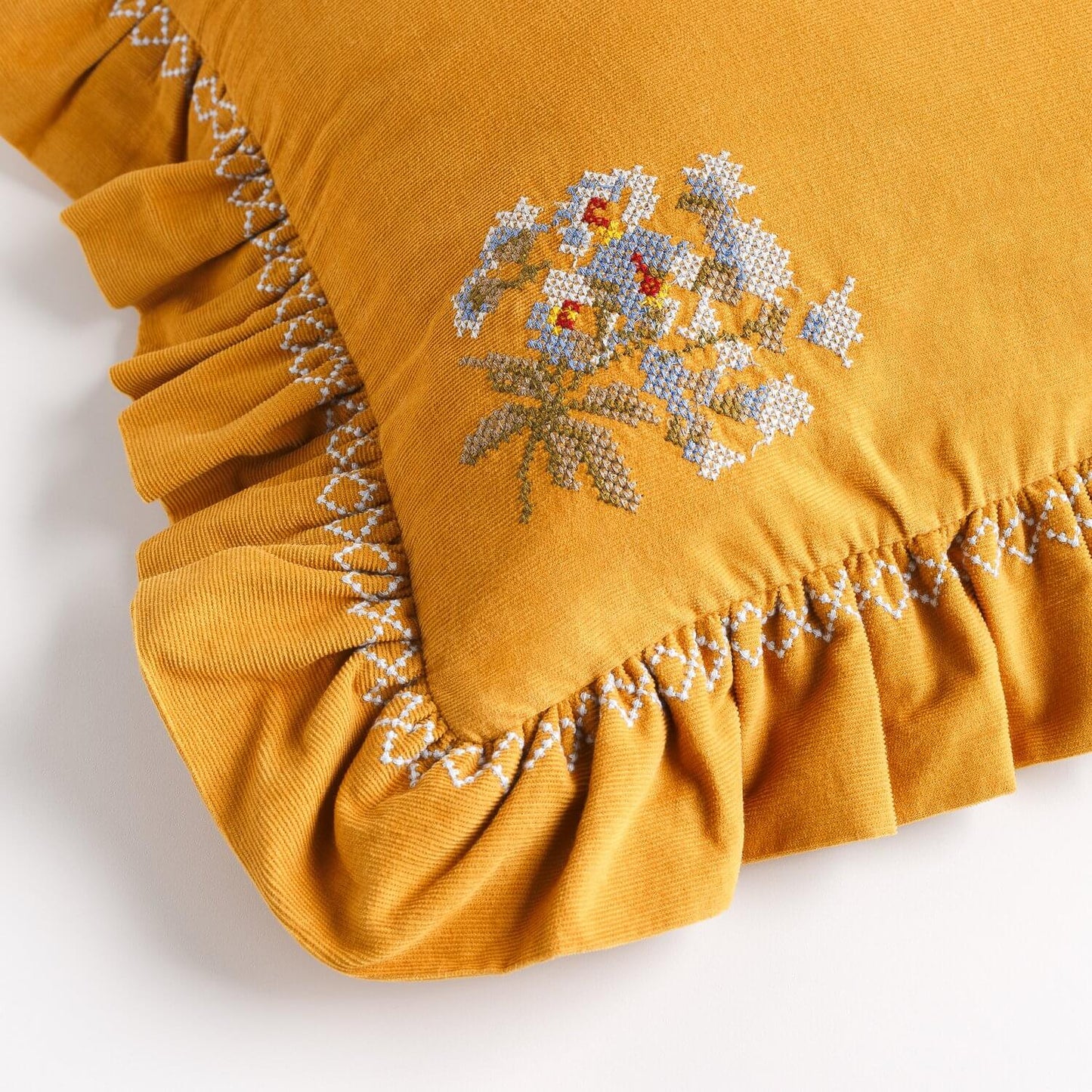 Ristipisto Frill cushion, Ochre