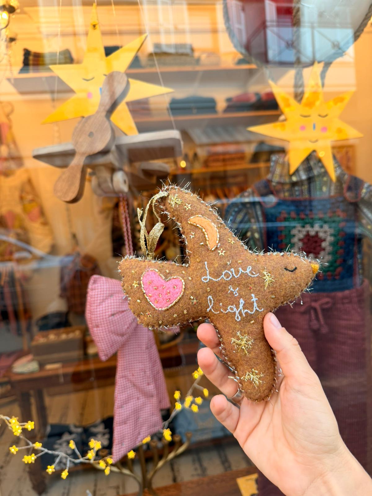 Embroidered Dove 098